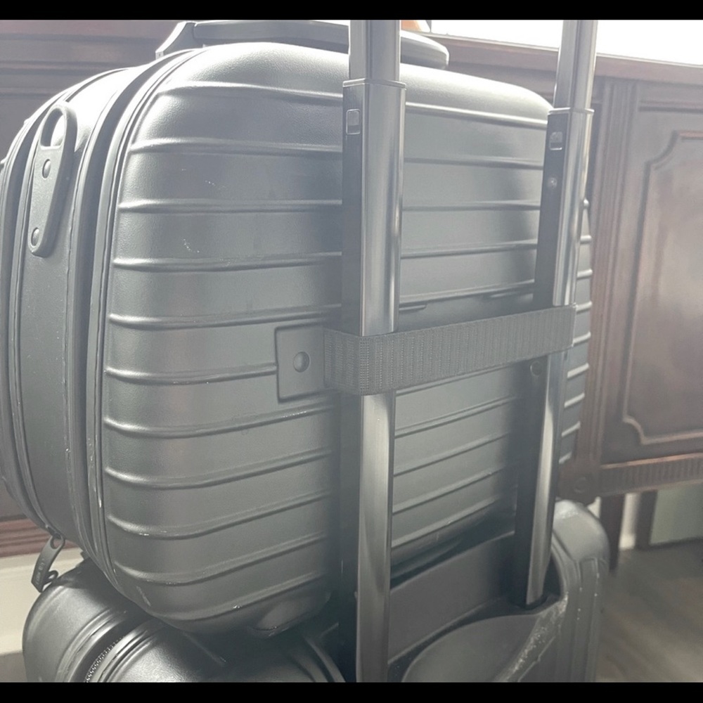 Rimowa vanity case - matte black
